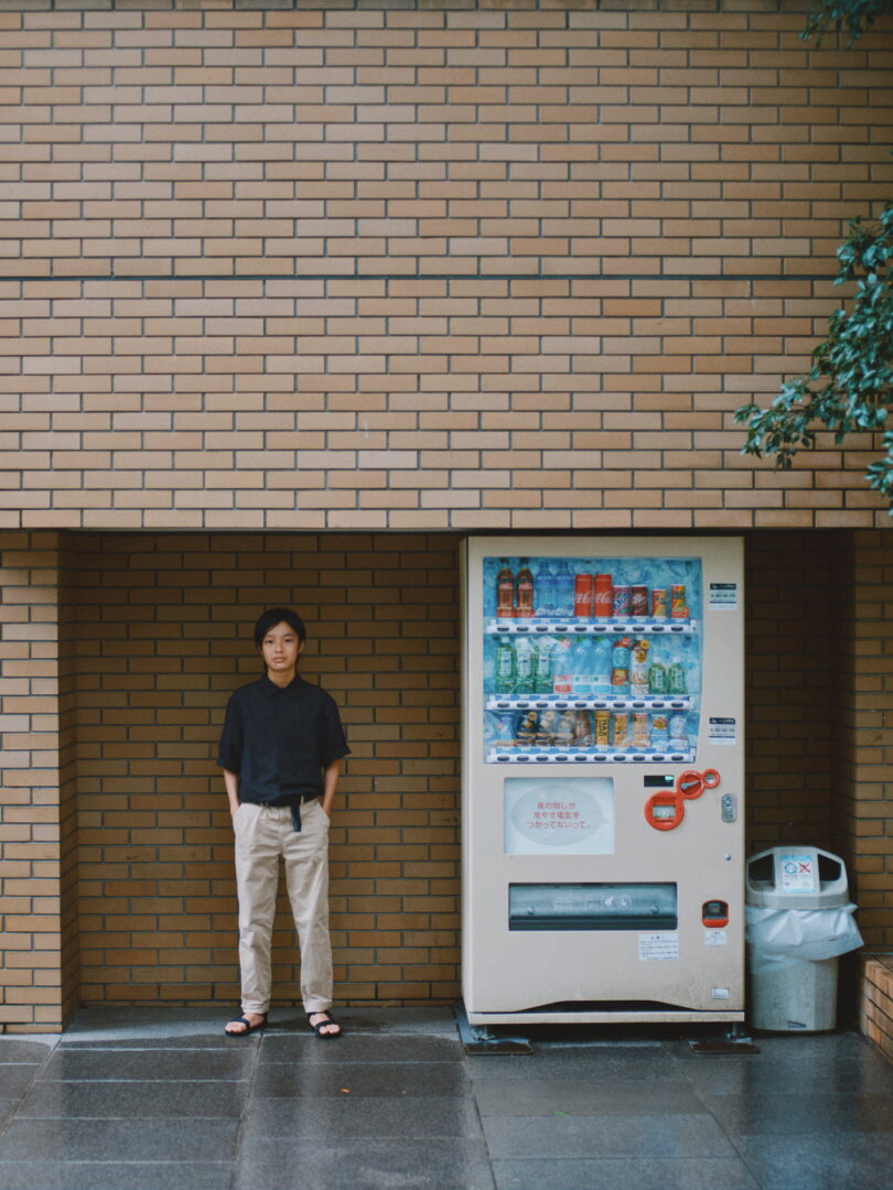 SMC PENTAX 67 75mm 2.8 AL gfx  review レビュー 作例 snap portrait ポートレート boy on the street vending machine