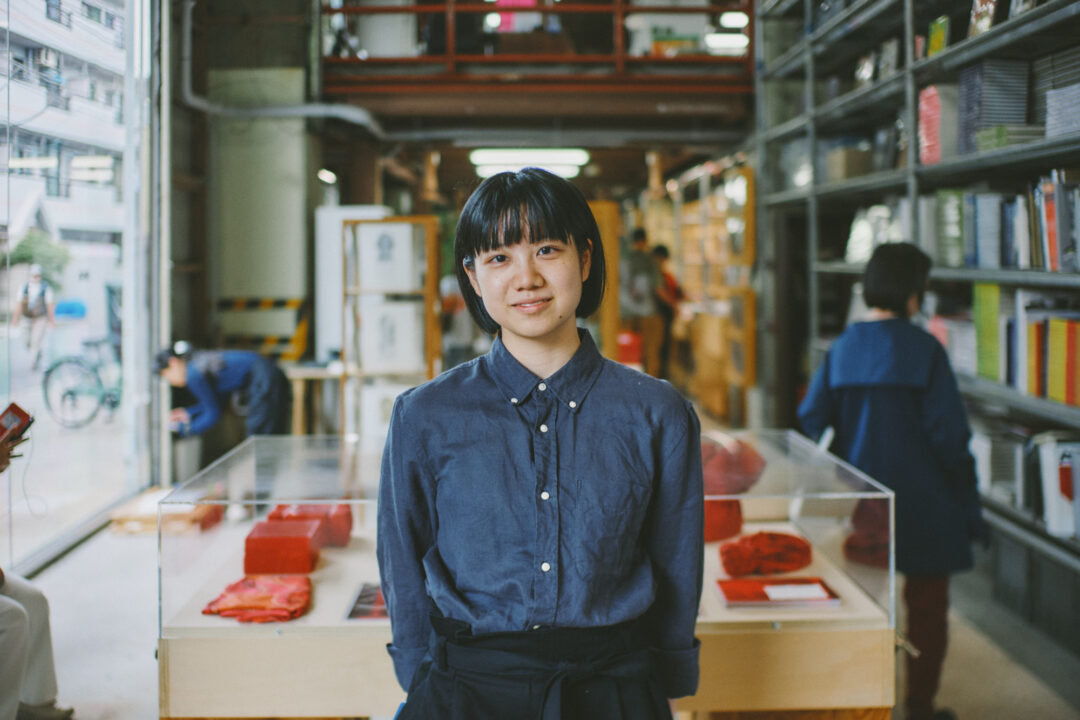 CONTAX Distagon 35mm f1.4 snap portrait skac skwat kameari books art space スナップ review